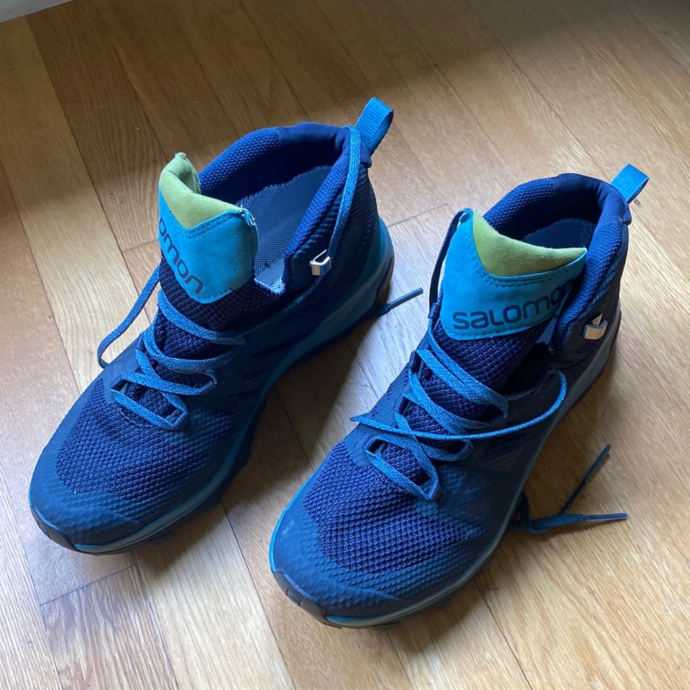 Too narrow. Worn twice, like new. Salomon Outline Mid GTX